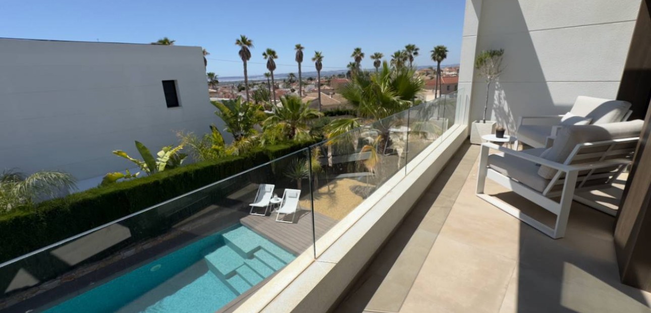 Sale - Villa -
Ciudad Quesada