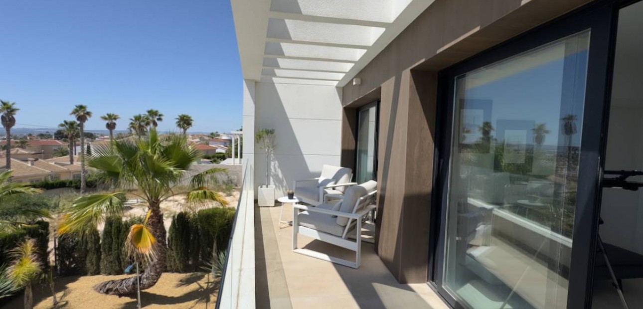 Sale - Villa -
Ciudad Quesada