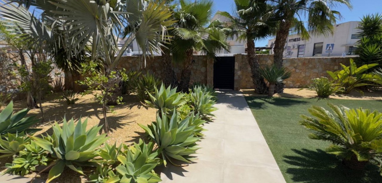 Sale - Villa -
Ciudad Quesada