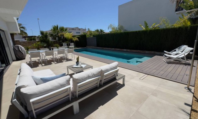 Sale - Villa -
Ciudad Quesada