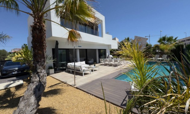 Sale - Villa -
Ciudad Quesada