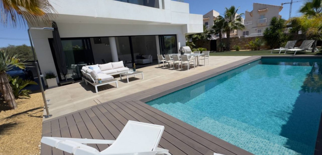 Sale - Villa -
Ciudad Quesada