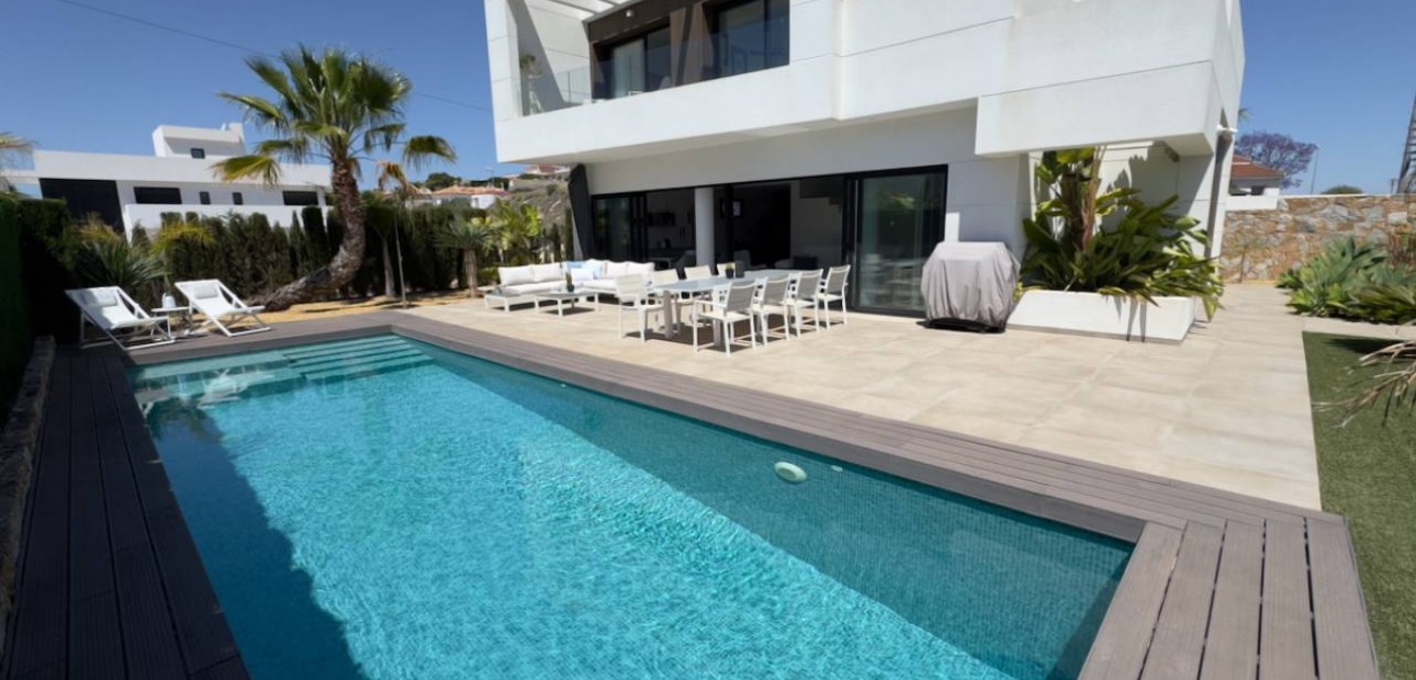 Sale - Villa -
Ciudad Quesada