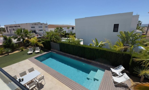 Sale - Villa -
Ciudad Quesada