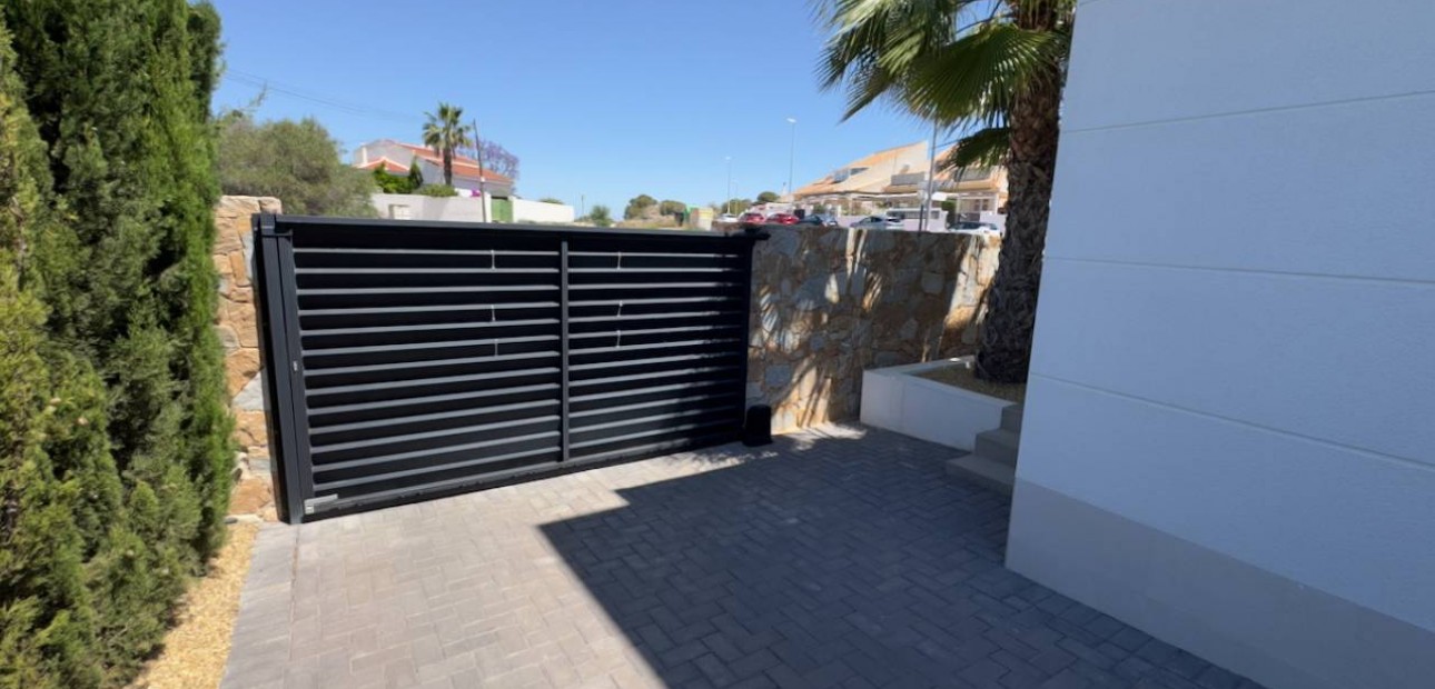 Sale - Villa -
Ciudad Quesada