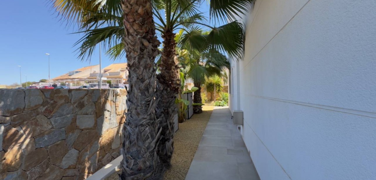 Sale - Villa -
Ciudad Quesada