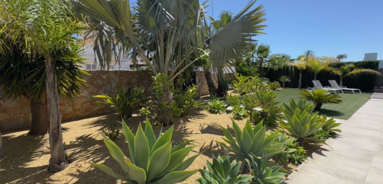 Sale - Villa -
Ciudad Quesada