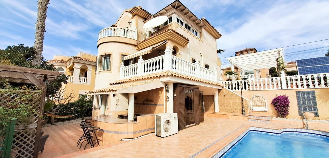 Herverkoop - Villa -
Orihuela Costa - Villamartín-Las Filipinas