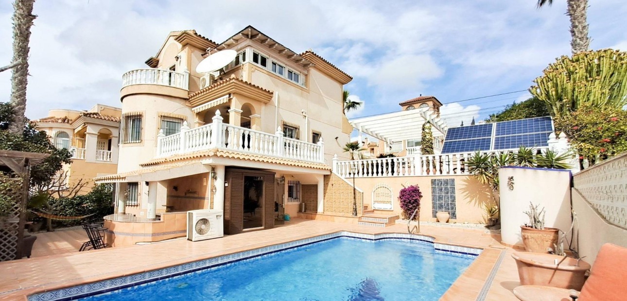 Herverkoop - Villa -
Orihuela Costa - Villamartín-Las Filipinas