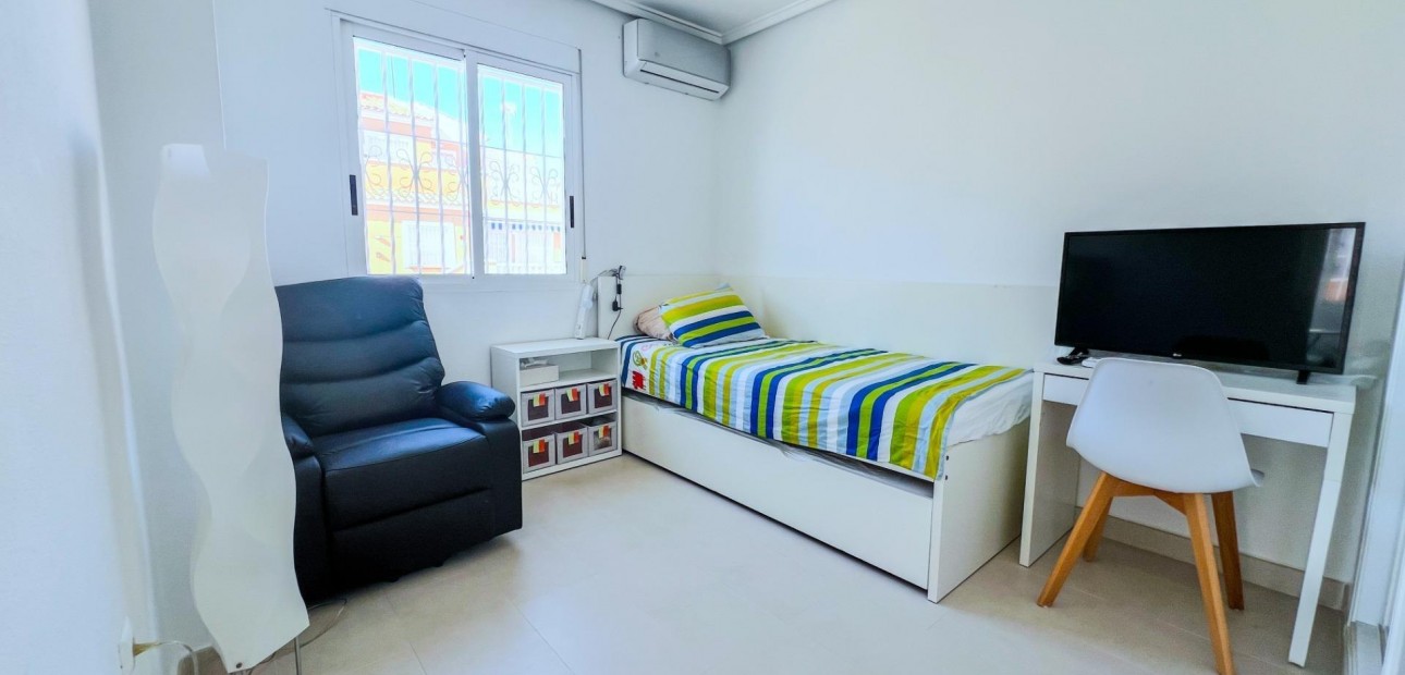 Sale - Bungalow -
Torrevieja - La veleta