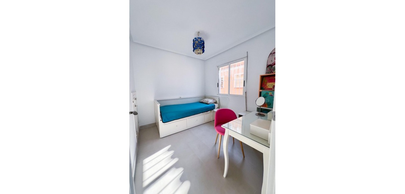 Sale - Bungalow -
Torrevieja - La veleta