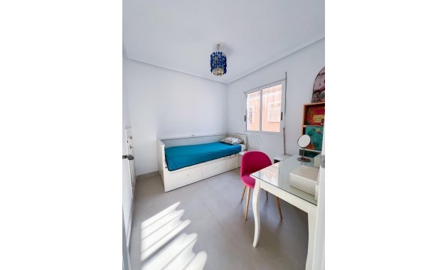 Sale - Bungalow -
Torrevieja - La veleta