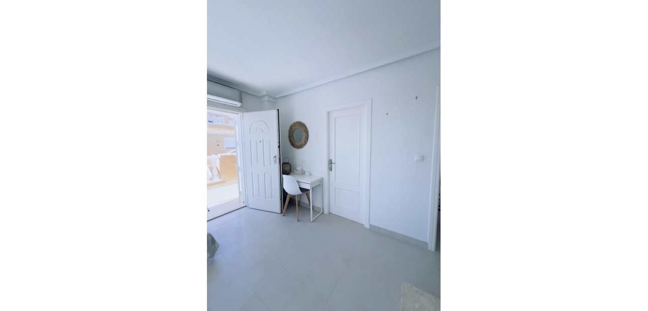 Sale - Bungalow -
Torrevieja - La veleta