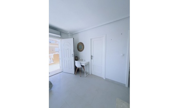 Sale - Bungalow -
Torrevieja - La veleta