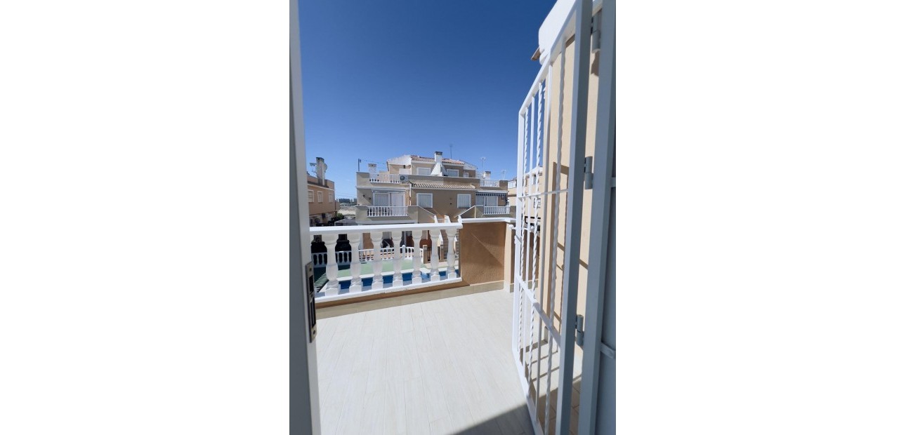 Sale - Bungalow -
Torrevieja - La veleta