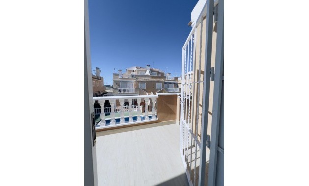 Sale - Bungalow -
Torrevieja - La veleta