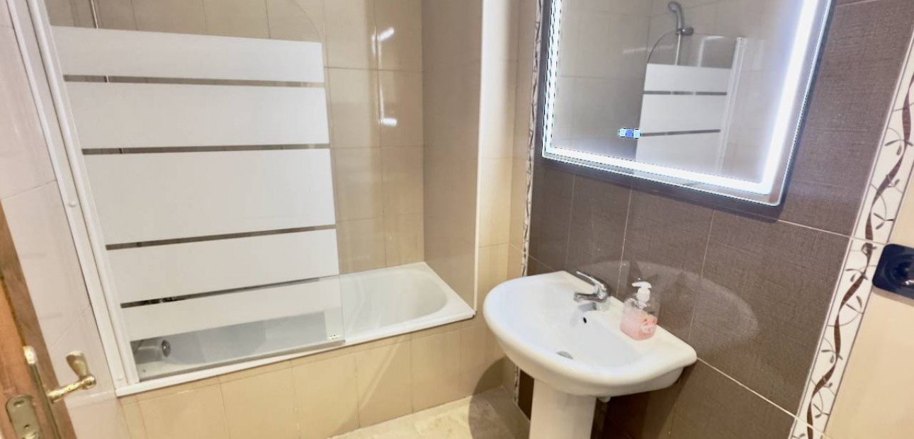 Venta - Apartamento / piso -
Benijofar