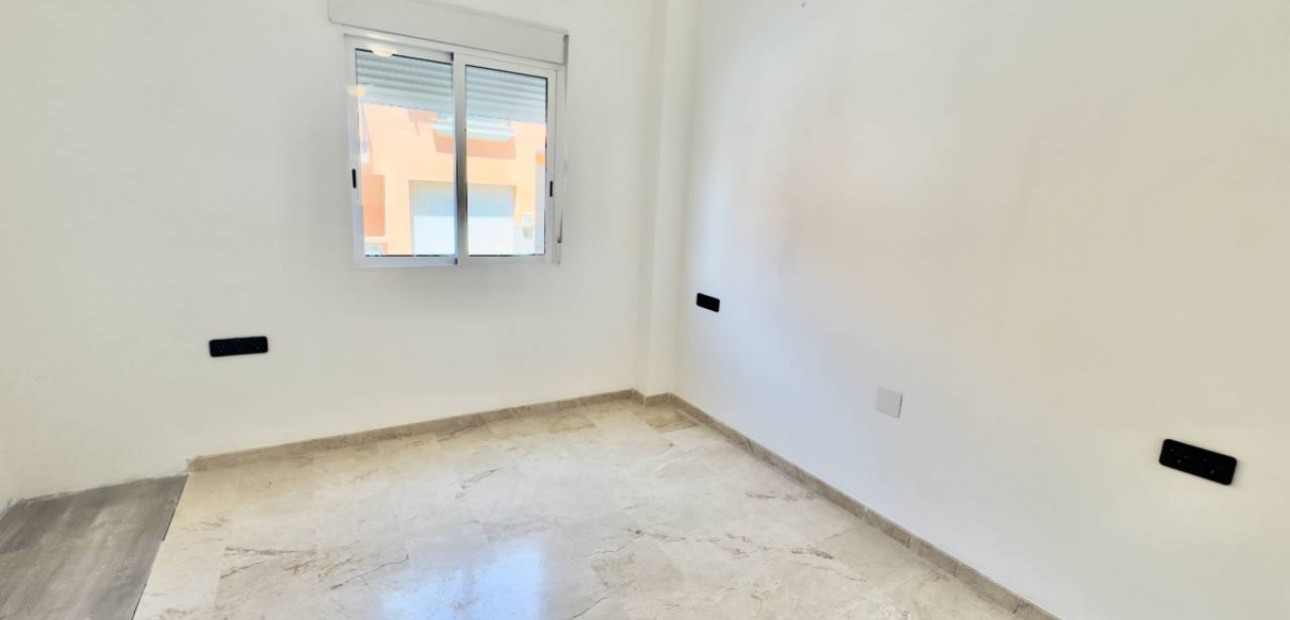 Venta - Apartamento / piso -
Benijofar