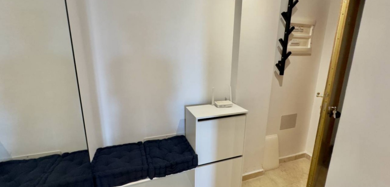 Venta - Apartamento / piso -
Benijofar