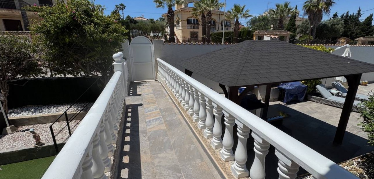 Herverkoop - Villa -
Algorfa - Lomas De La Juliana