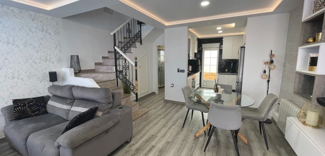 Herverkoop - Semi Detached Villa -
Orihuela Costa - Villamartin