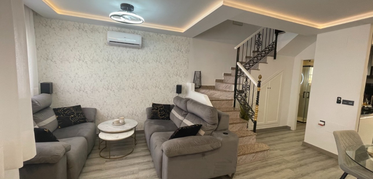 Herverkoop - Semi Detached Villa -
Orihuela Costa - Villamartin