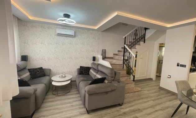 Herverkoop - Semi Detached Villa -
Orihuela Costa - Villamartin