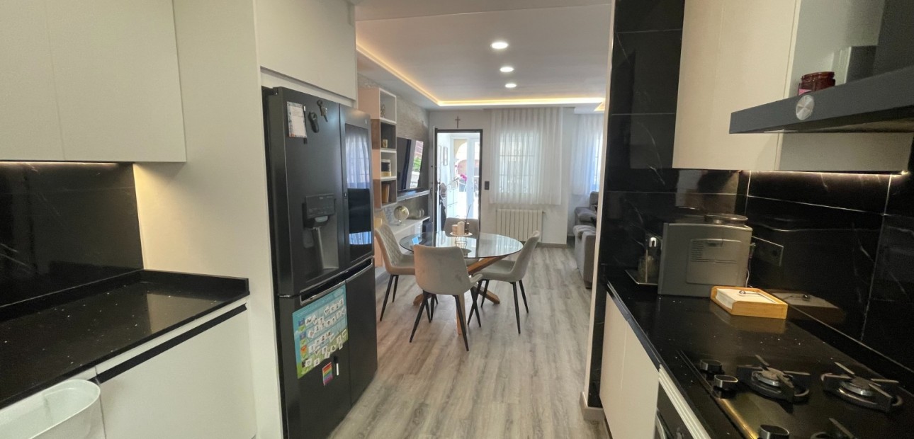 Herverkoop - Semi Detached Villa -
Orihuela Costa - Villamartin