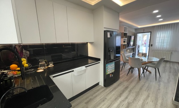 Herverkoop - Semi Detached Villa -
Orihuela Costa - Villamartin