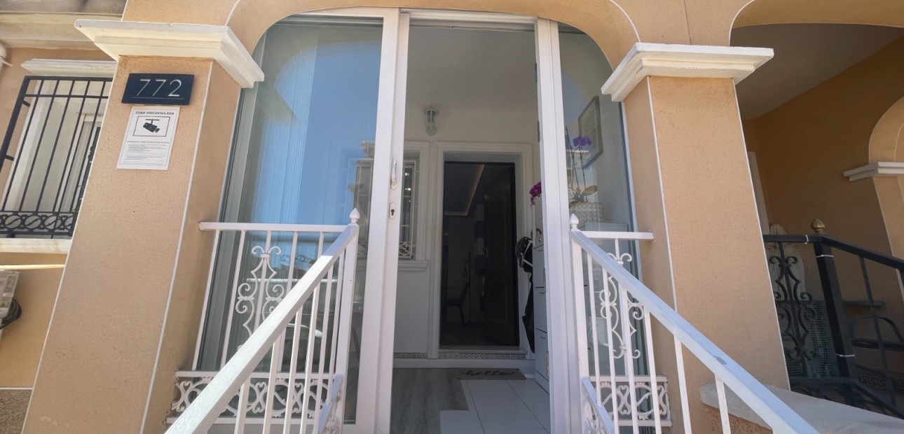 Herverkoop - Semi Detached Villa -
Orihuela Costa - Villamartin