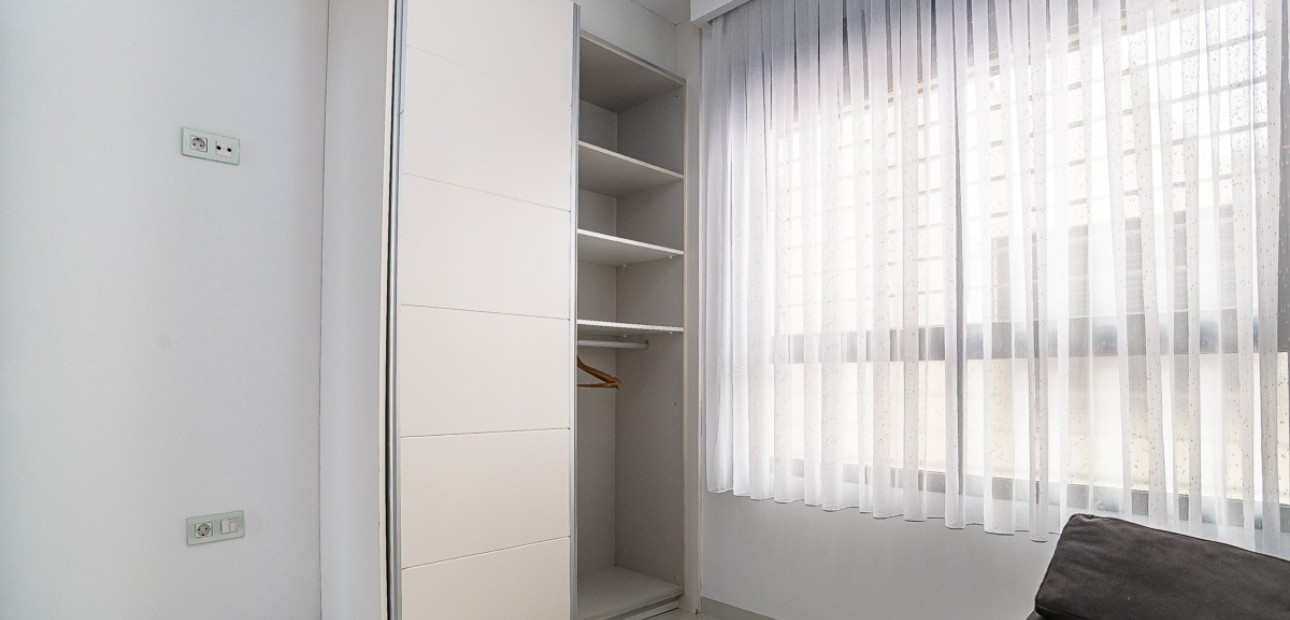 Venta - Apartamento / piso -
TORRE DE LA HORARADA