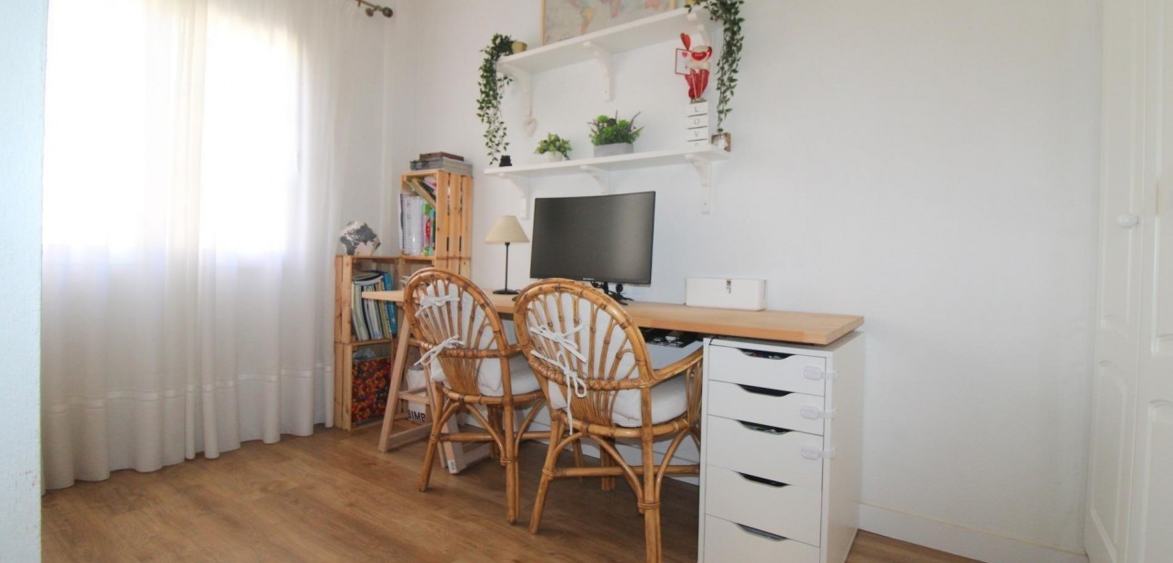 Herverkoop - Appartement / flat -
Torrevieja - La veleta