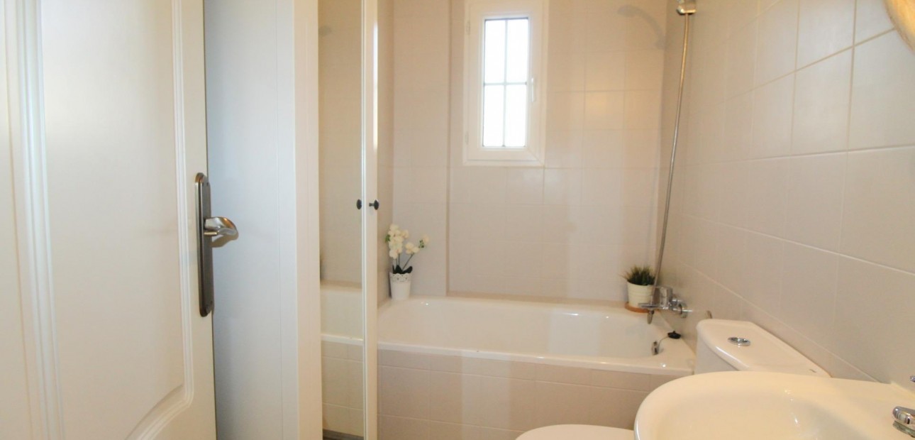 Herverkoop - Appartement / flat -
Torrevieja - La veleta