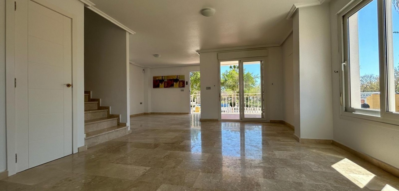 Venta - Villa -
Guardamar del Segura - Urbanizaciones