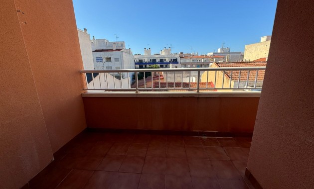 Venta - Apartamento / piso -
Torrevieja - Estacion de autobuses