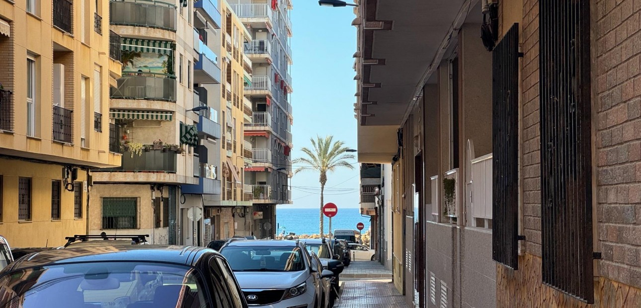Venta - Apartamento / piso -
Torrevieja - Estacion de autobuses