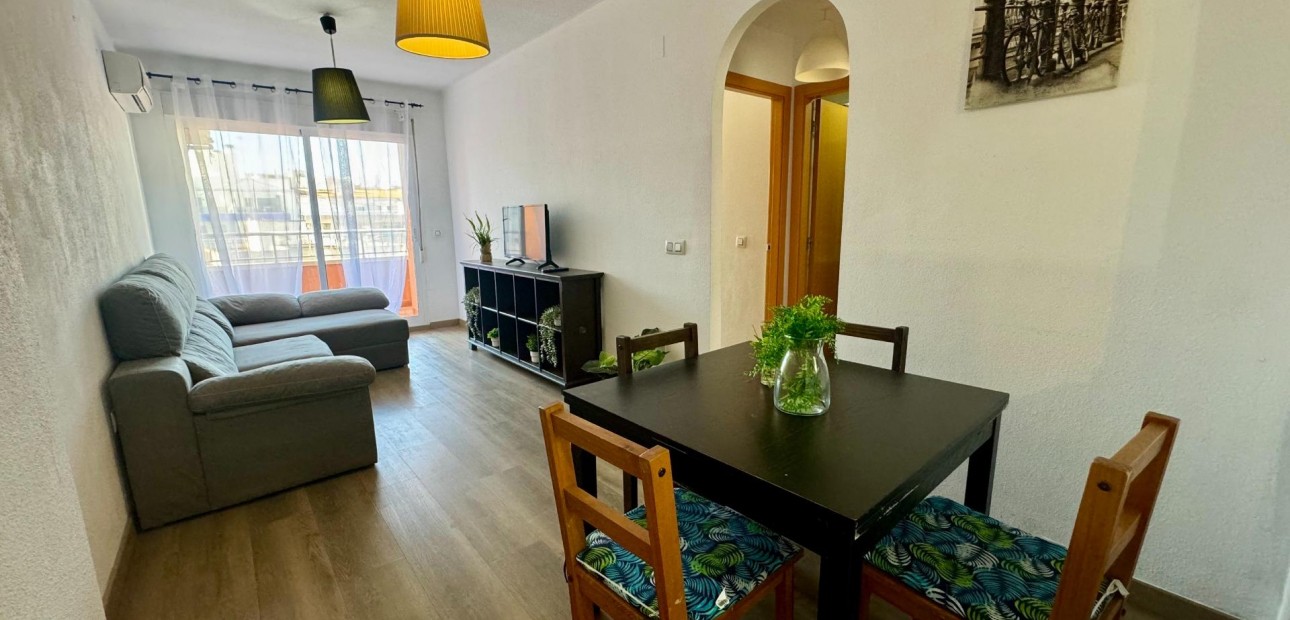 Venta - Apartamento / piso -
Torrevieja - Estacion de autobuses