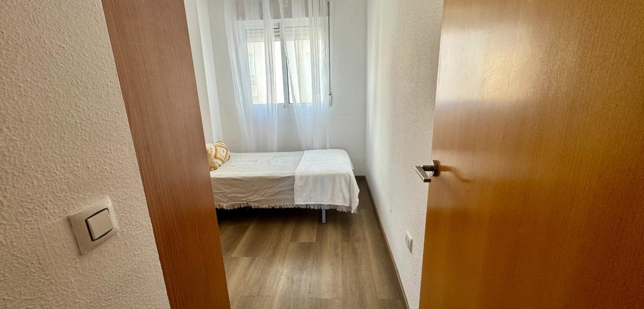 Venta - Apartamento / piso -
Torrevieja - Estacion de autobuses