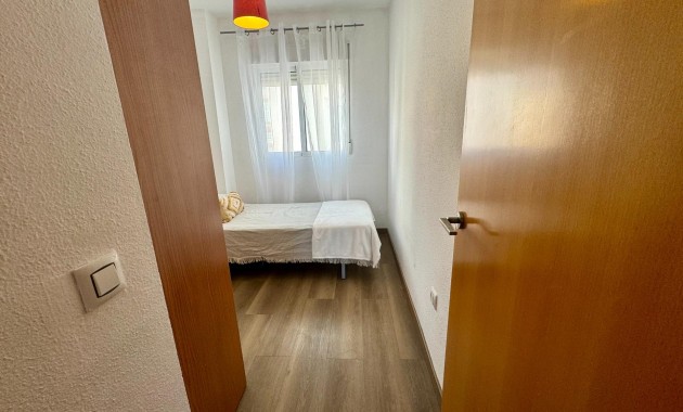 Venta - Apartamento / piso -
Torrevieja - Estacion de autobuses