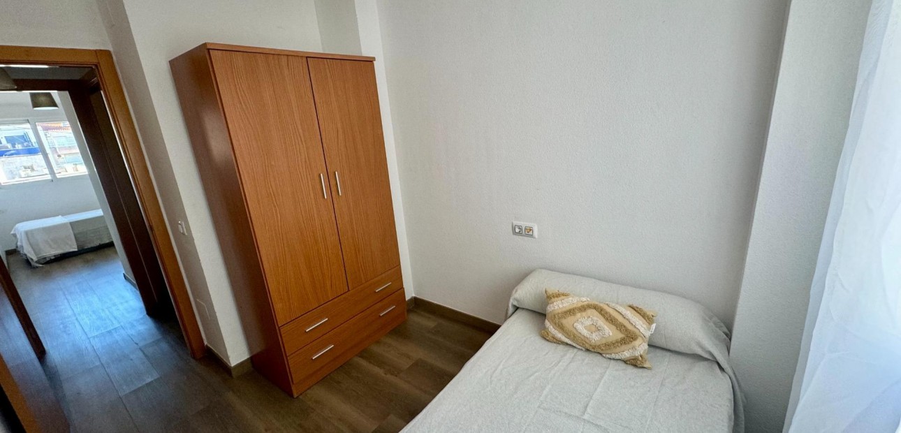 Venta - Apartamento / piso -
Torrevieja - Estacion de autobuses