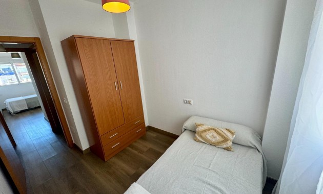 Venta - Apartamento / piso -
Torrevieja - Estacion de autobuses