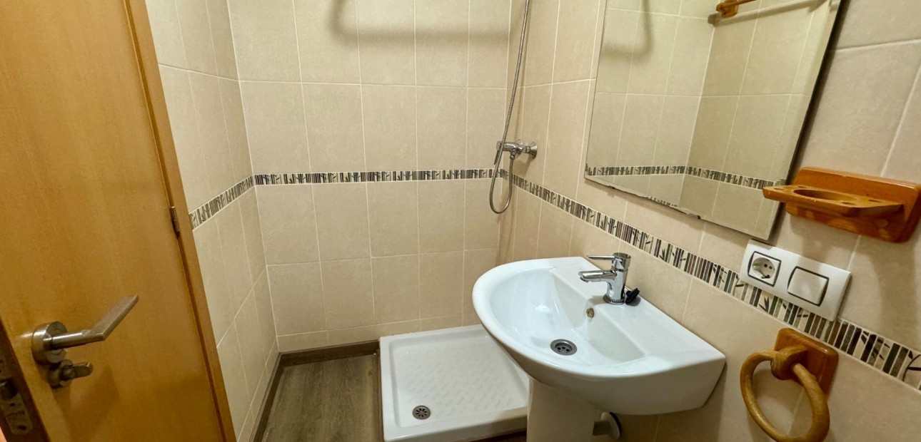 Venta - Apartamento / piso -
Torrevieja - Estacion de autobuses