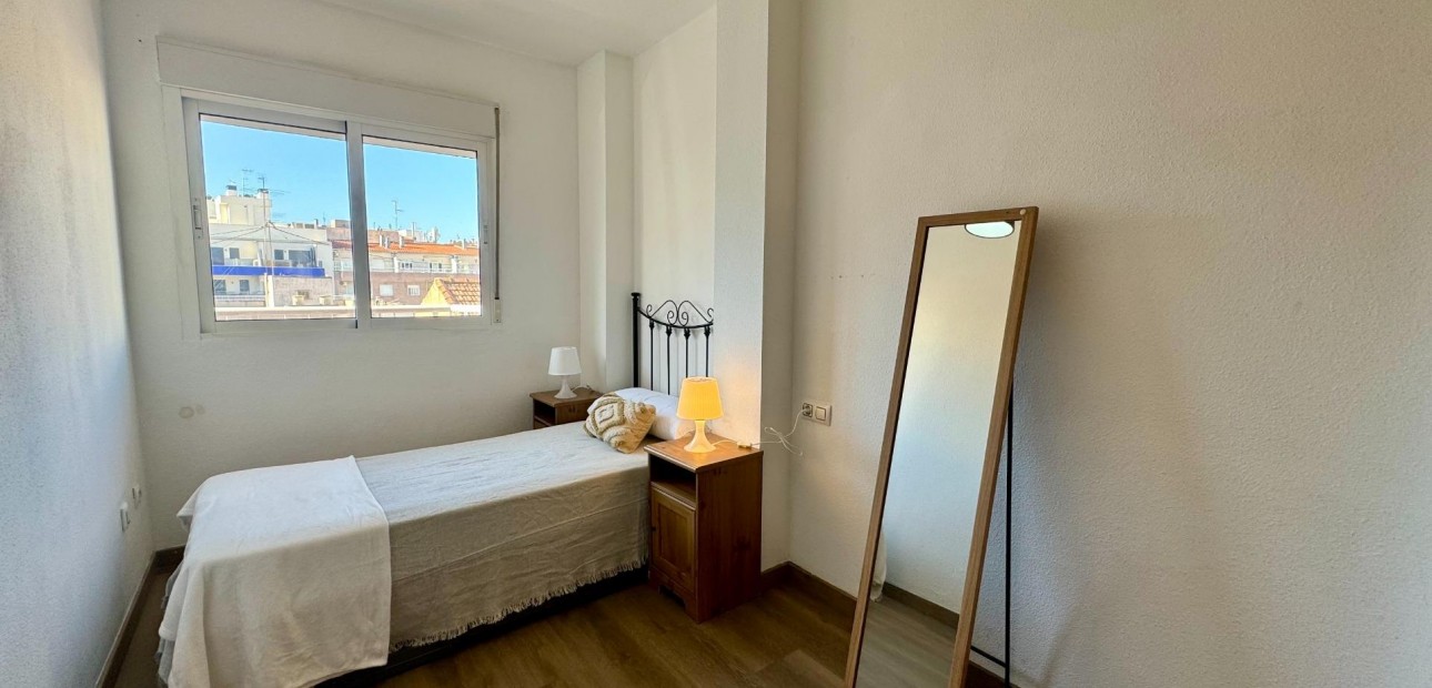 Venta - Apartamento / piso -
Torrevieja - Estacion de autobuses