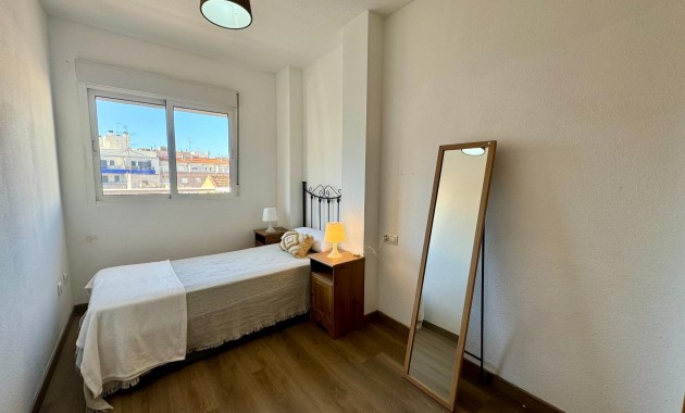 Venta - Apartamento / piso -
Torrevieja - Estacion de autobuses