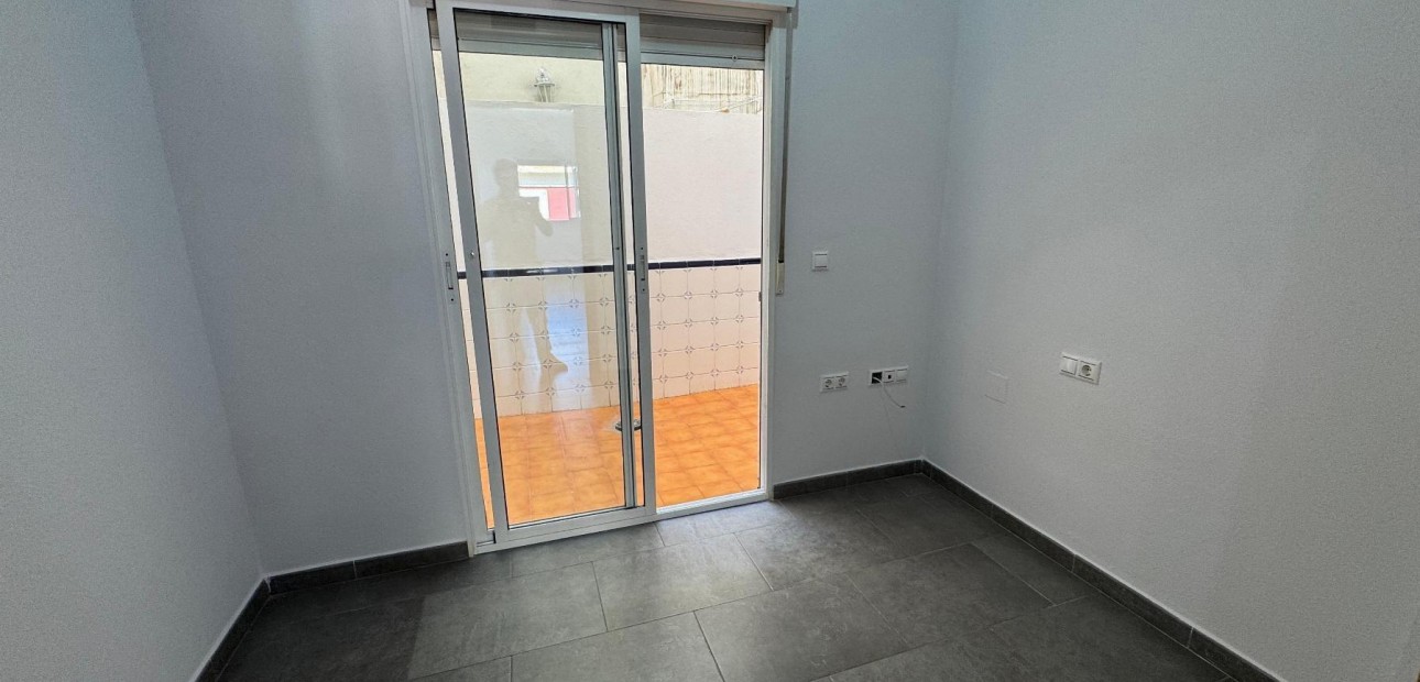 Venta - Apartamento / piso -
Almoradi - Centro urbano 2
