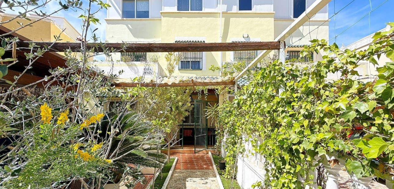 Venta - Terraced house -
Orihuela Costa - La Florida