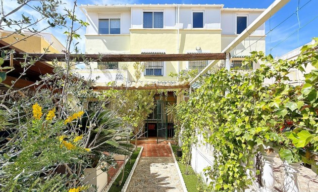 Venta - Terraced house -
Orihuela Costa - La Florida