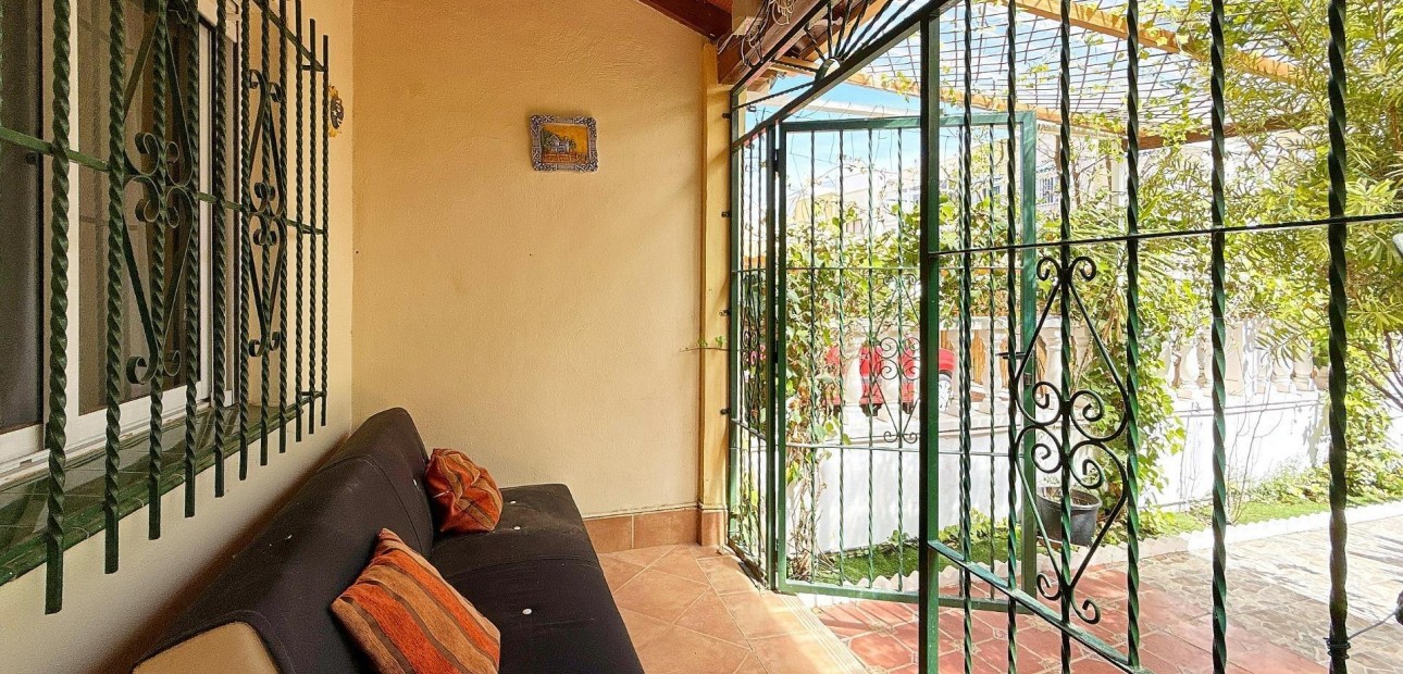 Venta - Terraced house -
Orihuela Costa - La Florida