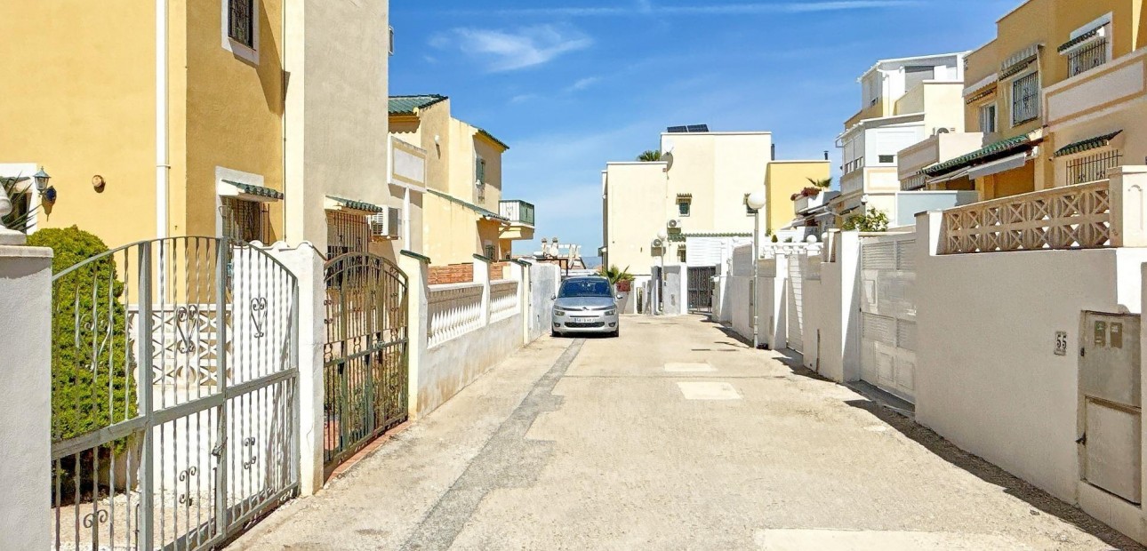 Venta - Terraced house -
Orihuela Costa - La Florida