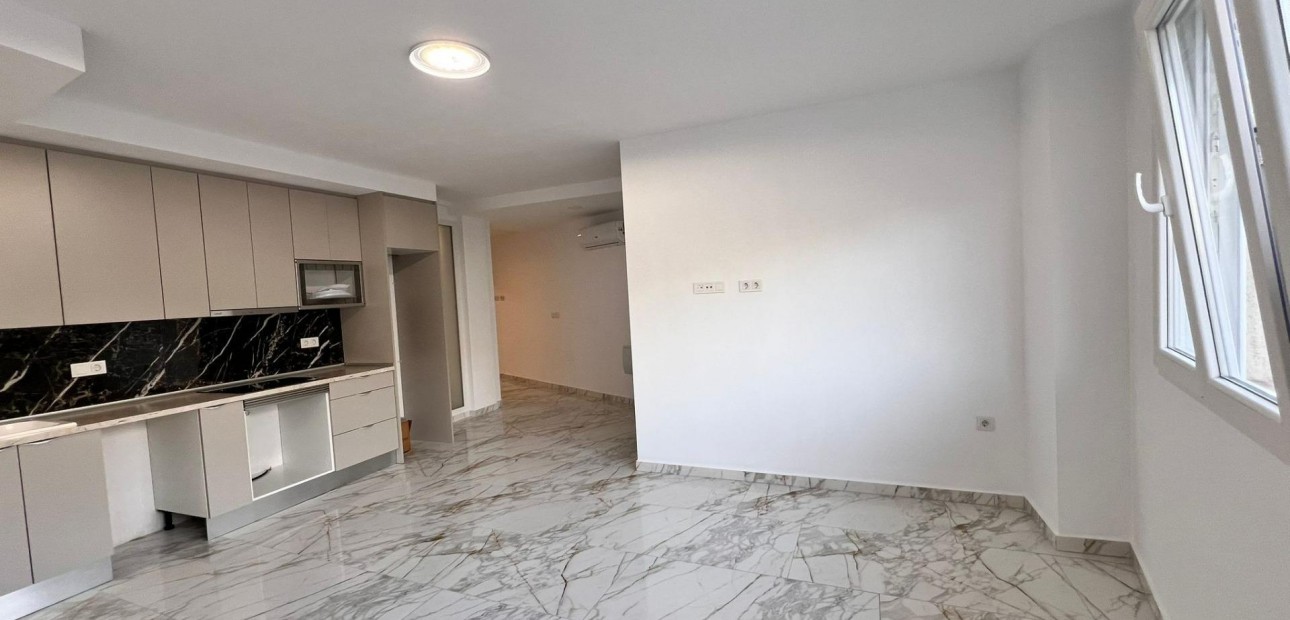 Venta - Apartamento / piso -
Torrevieja - Estacion de autobuses